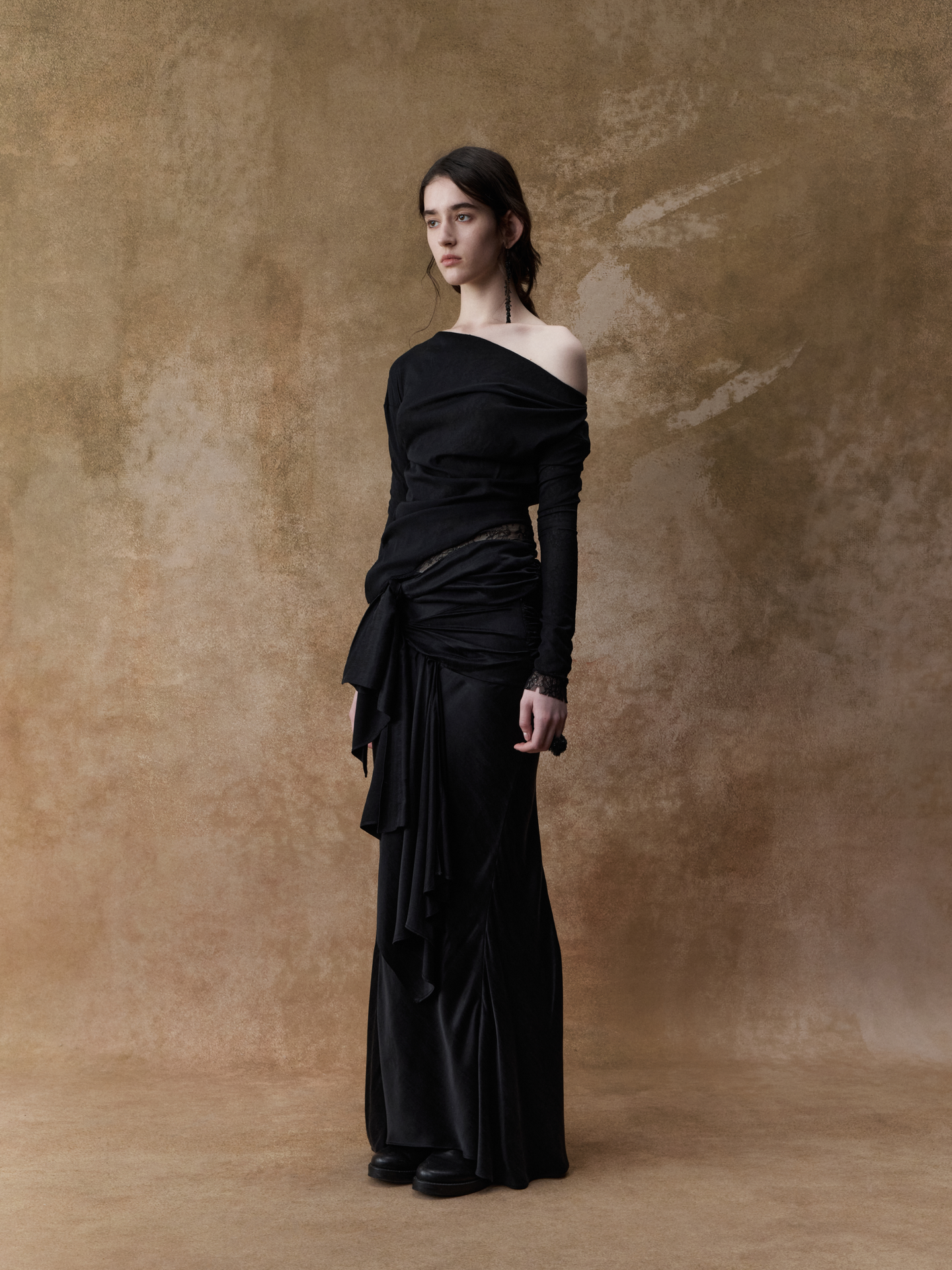 Elywood BLACK ASYMMETRIC SHEER OFF-SHOULDER TOP