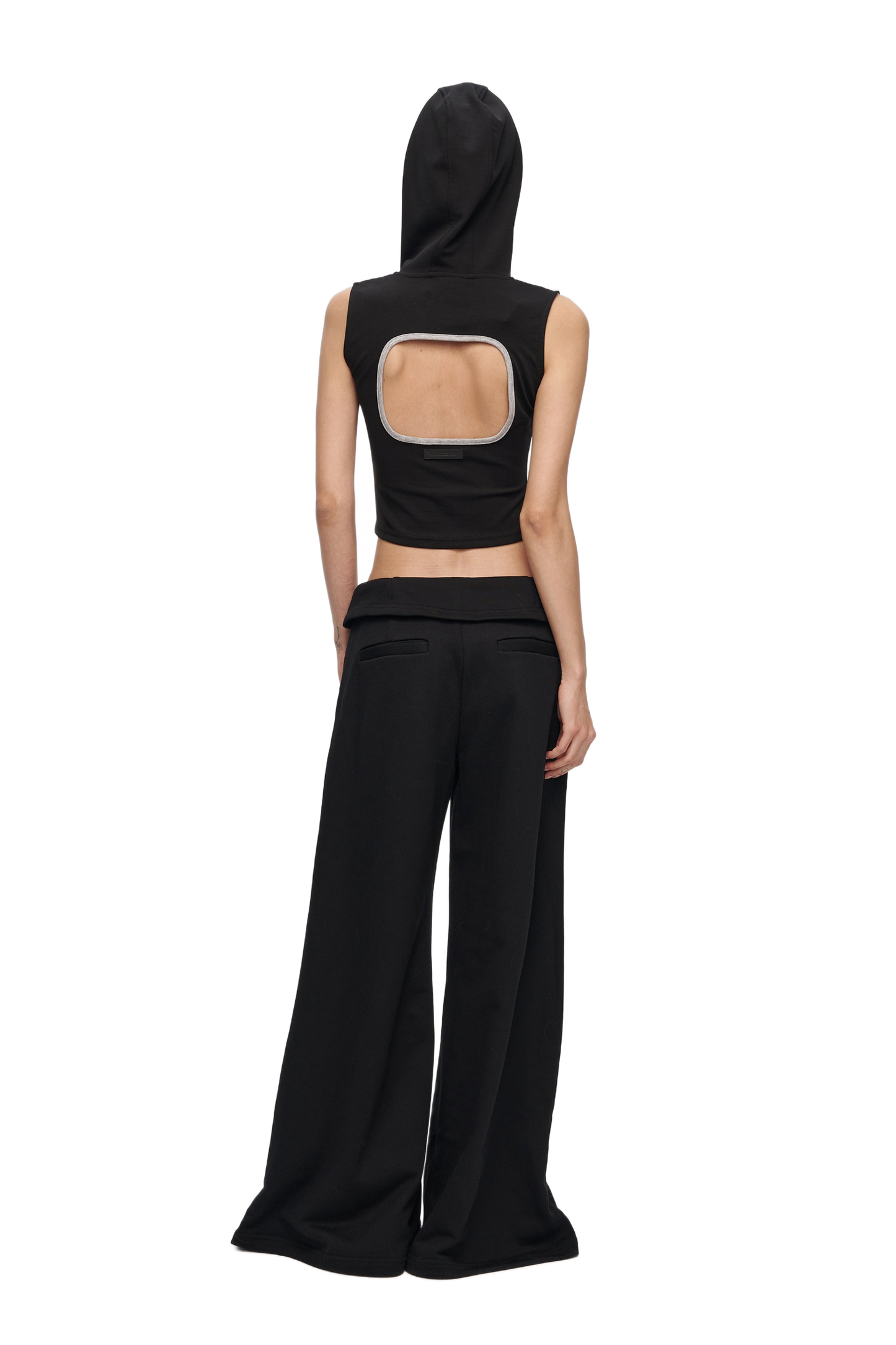 YJ1 V-CUTOUT HOODED SLEEVELESS TRIM TOP IN BLACK