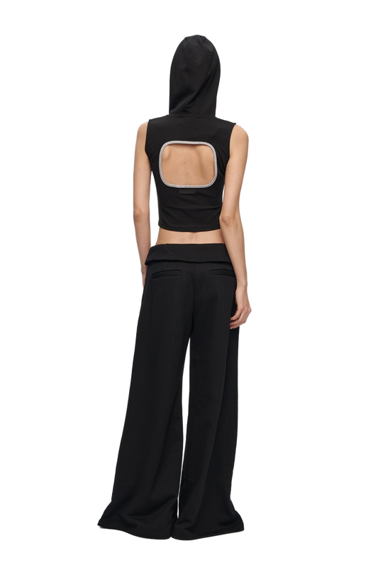 YJ1 V-CUTOUT HOODED SLEEVELESS TRIM TOP IN BLACK