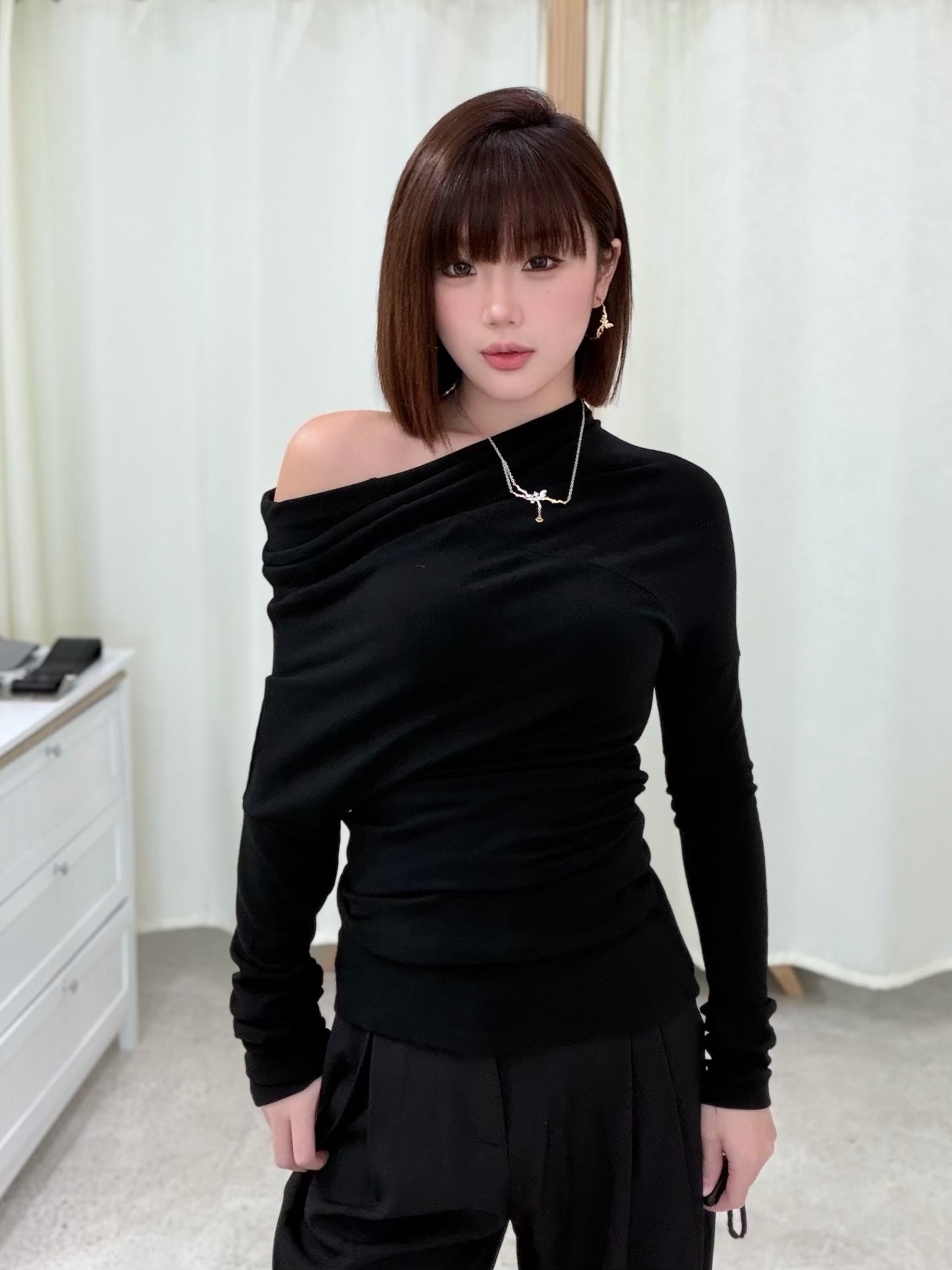 ELYWOOD BLACK ASYMMETRIC OFF-SHOULDER TOP