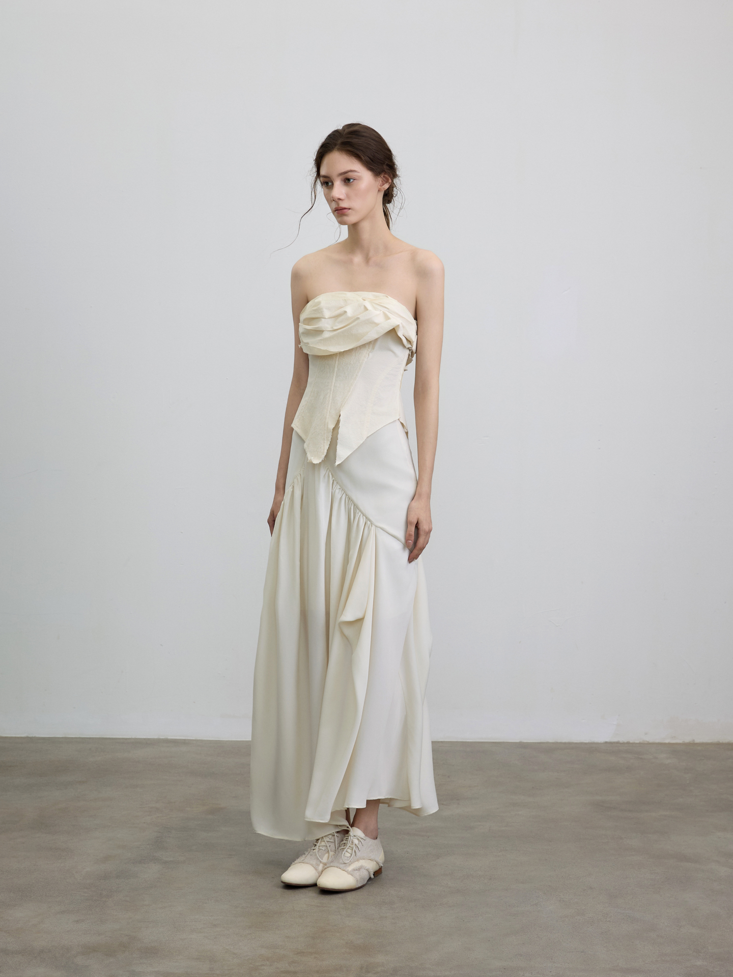 ELYWOOD WHITE OFF-SHOULDER BANDEAU TOP