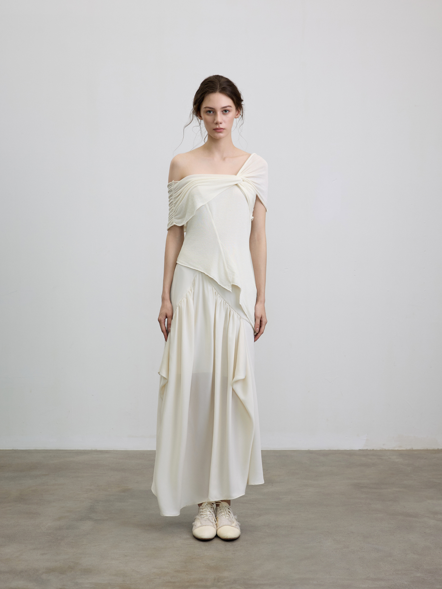 Elywood WHITE OFF-SHOULDER TWISTED TOP
