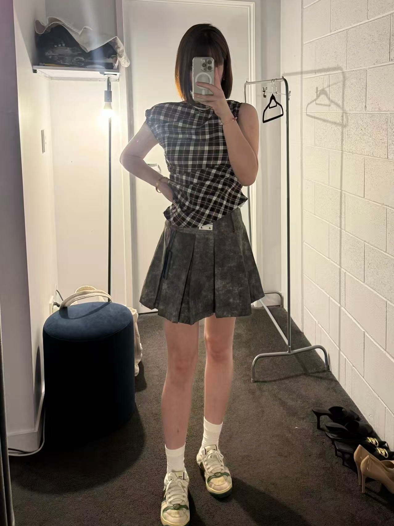 YJ1 DENIM ACID-WASH SKIRT IN GRAY