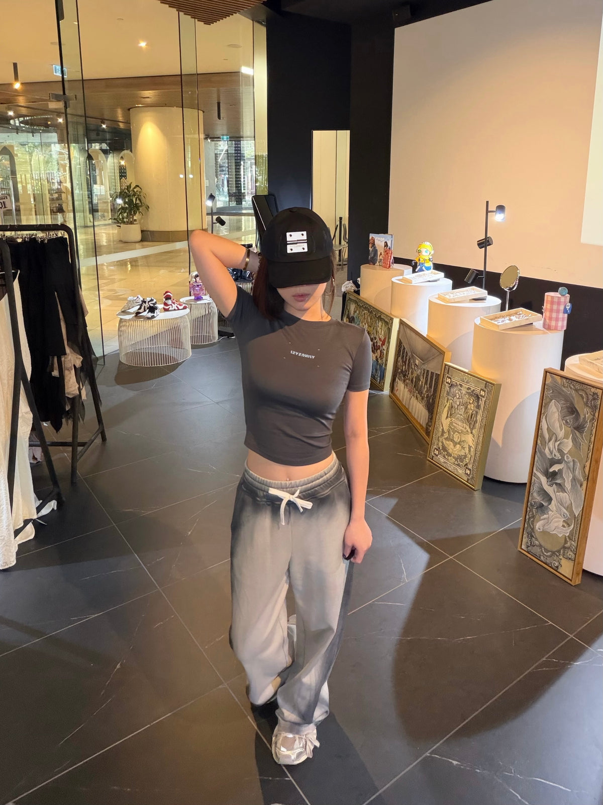 YJ1 LETTERS PRINT BABY TEE IN GRAY