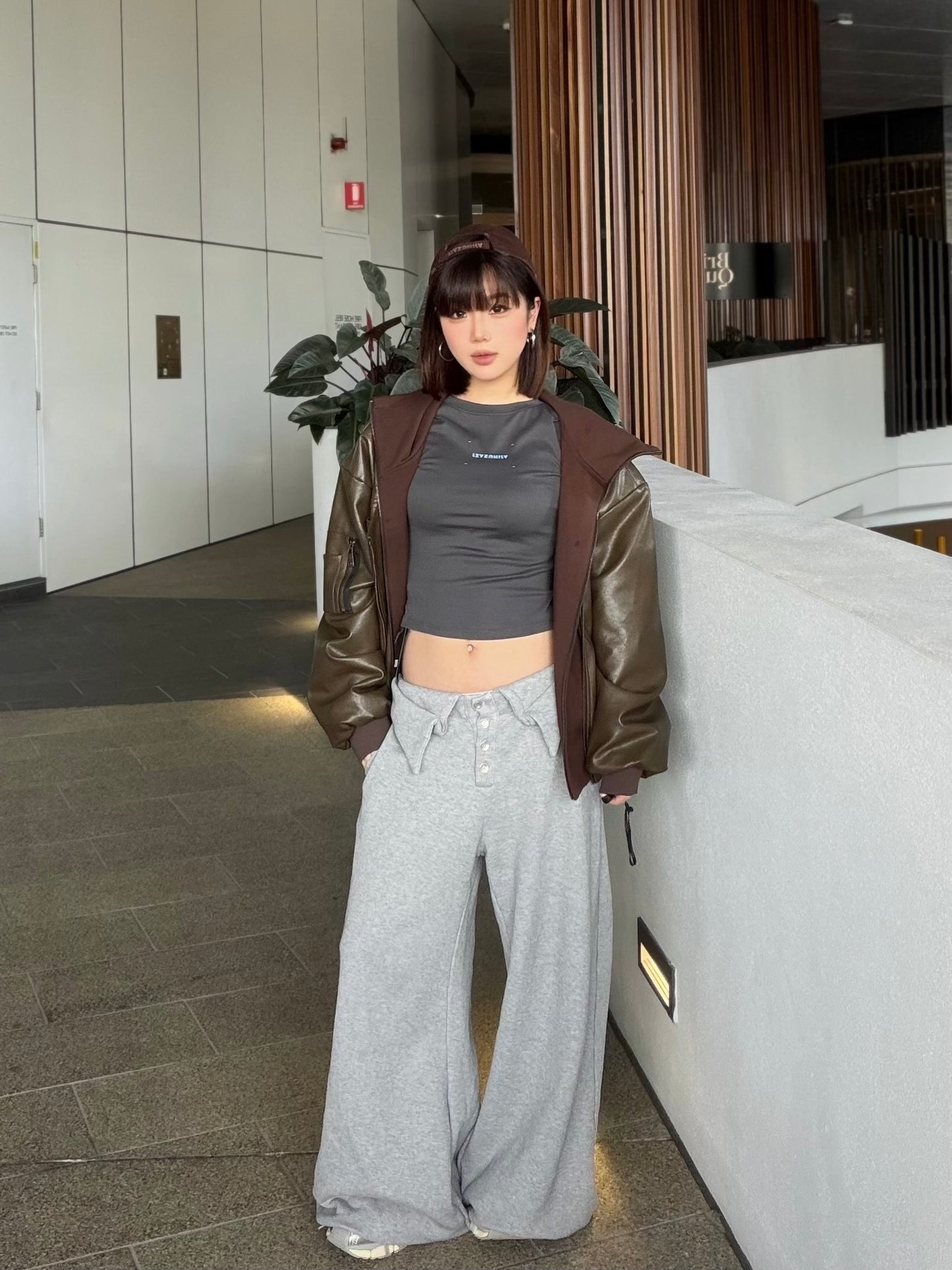 YJ1 OVERSIZED LEATHER BOMBER JACKET IN BROWN