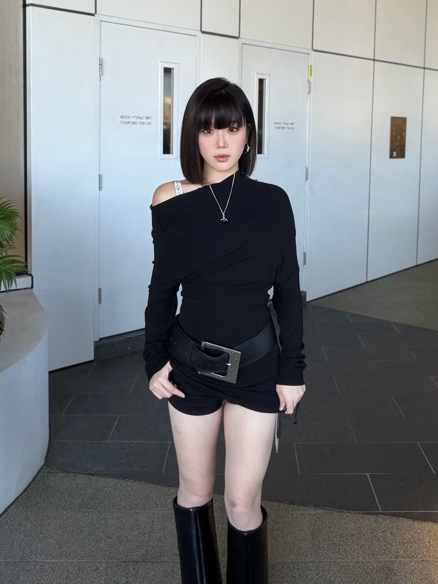 ELYWOOD BLACK ASYMMETRIC OFF-SHOULDER TOP