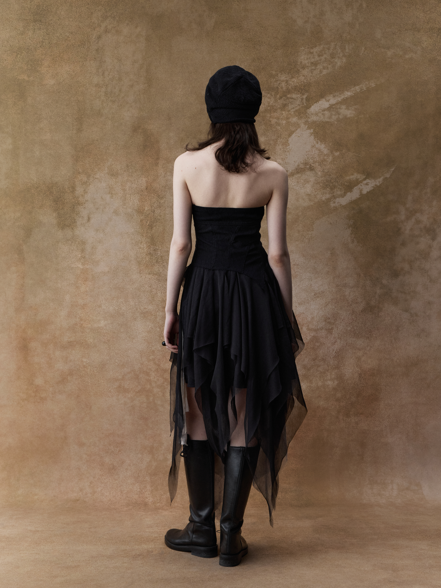 ELYWOOD BLACK AND WHITE CONTRASTING TUBE DRESS