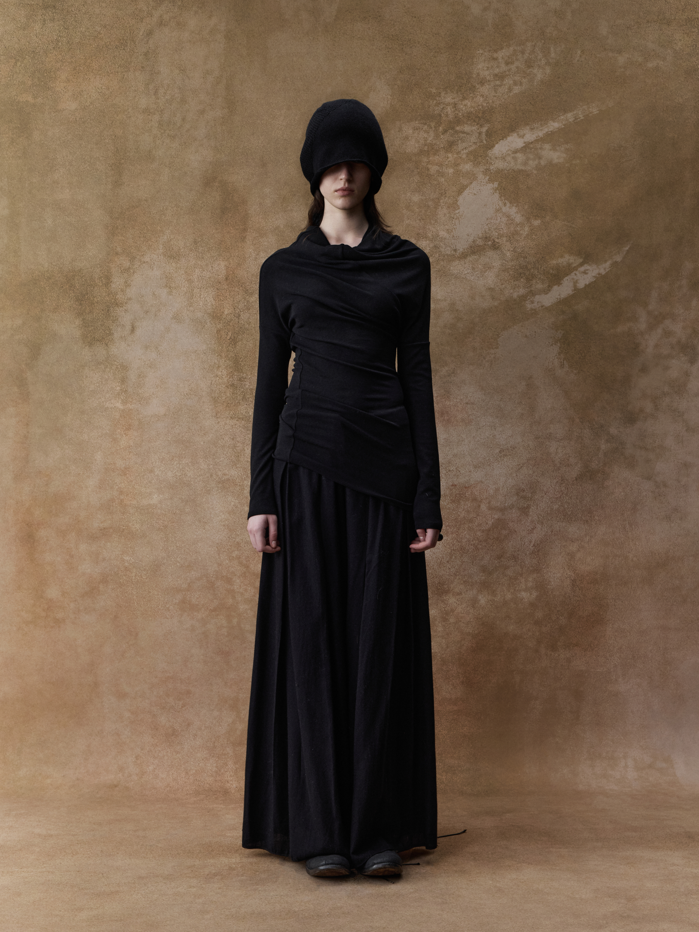 ELYWOOD BLACK ASYMMETRIC OFF-SHOULDER TOP