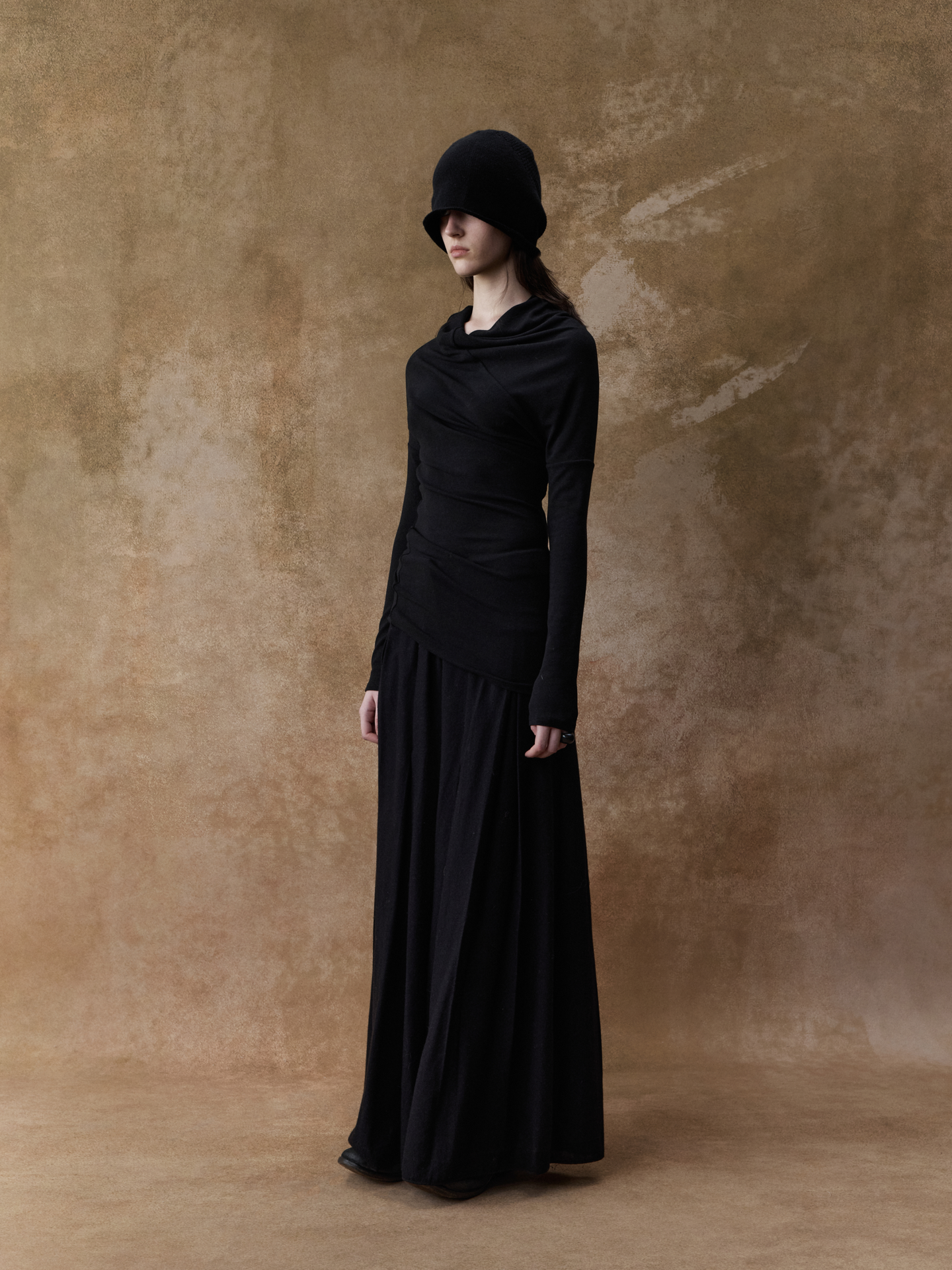 ELYWOOD BLACK ASYMMETRIC OFF-SHOULDER TOP