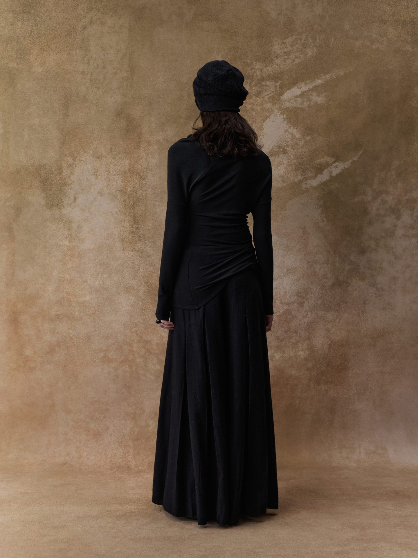 ELYWOOD BLACK ASYMMETRIC OFF-SHOULDER TOP